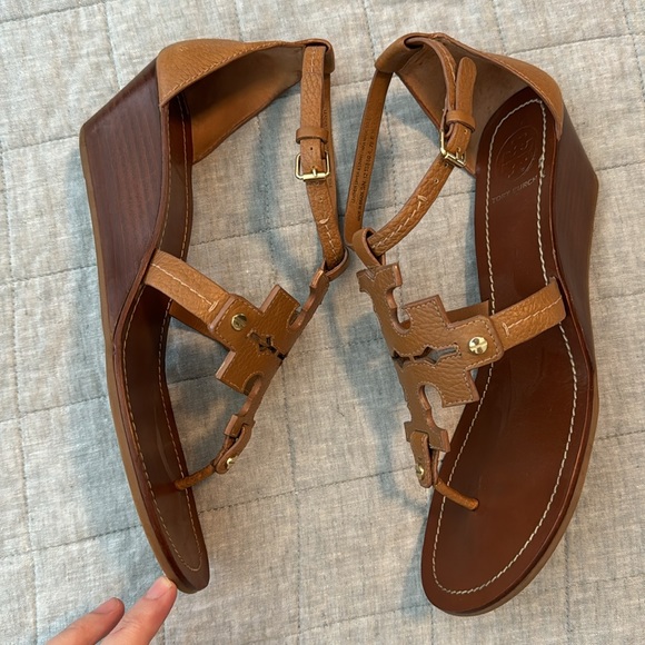 Tory Burch Chandler wedge 9.5 tan - Picture 3 of 7